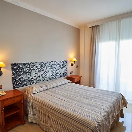 Hotel Bajamar Centro 2*