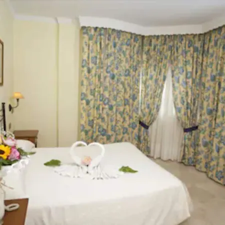 فندق Bajamar Centro نيرخا