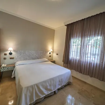 فندق Bajamar Centro 2*